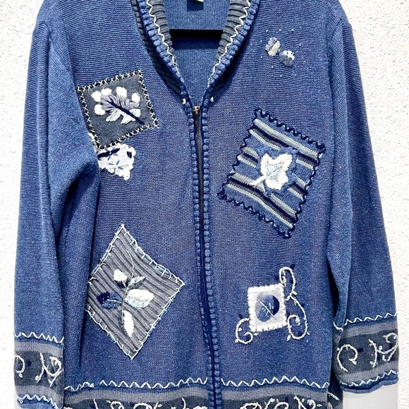 Graver Studio novelty Blue Cardigan with Embroidered Patches 1X - Picture 6 of 6